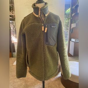 Patagonia Classic Retro-X Jacket in forest green